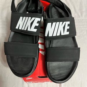 Nike two straw sandals